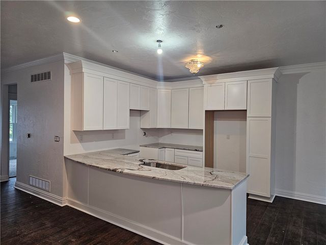 814 S Tenth St, New Stanton, PA 15697