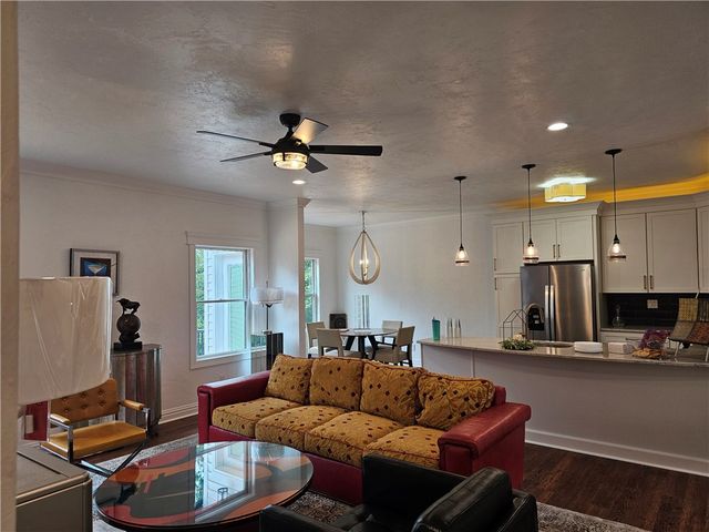 814 S Tenth St, New Stanton, PA 15697