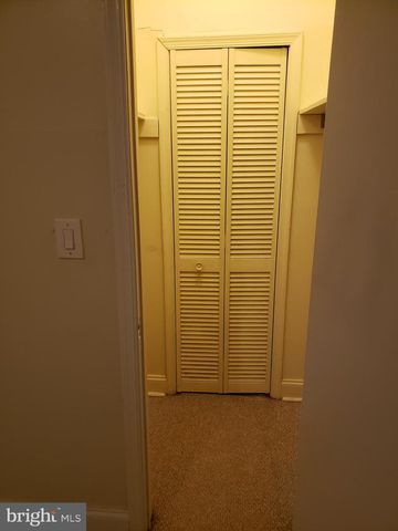 307 Arch St Apt 2A, Philadelphia, PA 19106