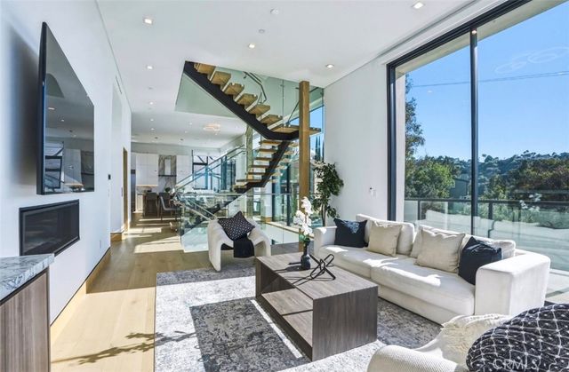 4016 Oakfield Drive, Sherman Oaks, CA 91423