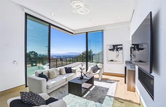 4016 Oakfield Drive, Sherman Oaks, CA 91423