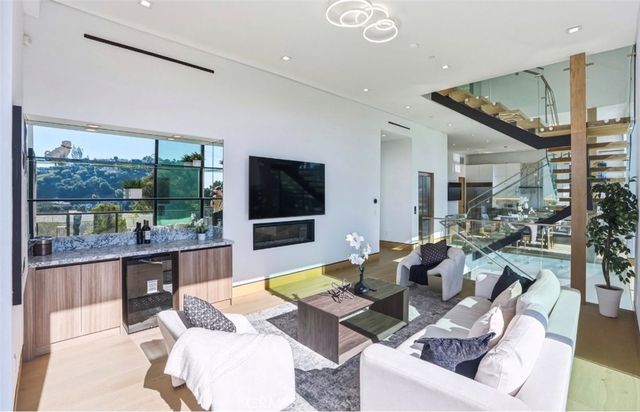 4016 Oakfield Drive, Sherman Oaks, CA 91423