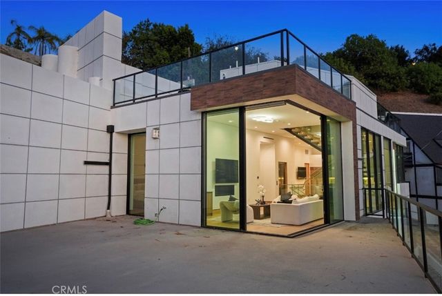 4016 Oakfield Drive, Sherman Oaks, CA 91423