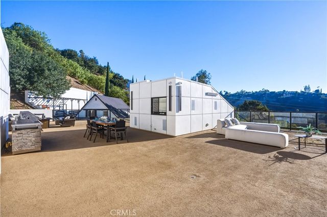 4016 Oakfield Drive, Sherman Oaks, CA 91423