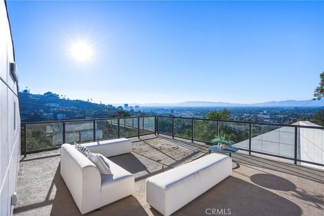 4016 Oakfield Drive, Sherman Oaks, CA 91423