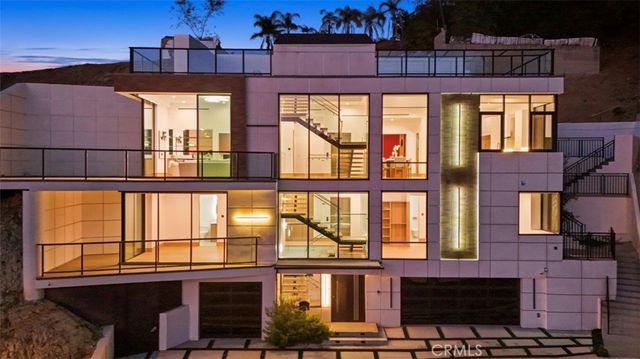 4016 Oakfield Drive, Sherman Oaks, CA 91423