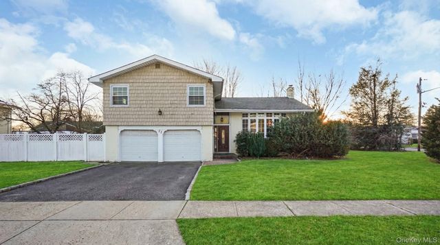 22 Marshall Lane, Westbury, NY 11590