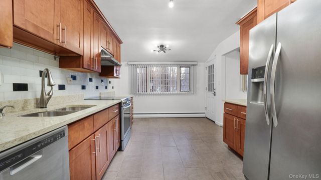 22 Marshall Lane, Westbury, NY 11590