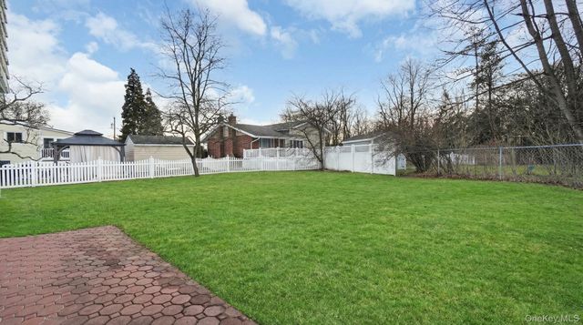 22 Marshall Lane, Westbury, NY 11590