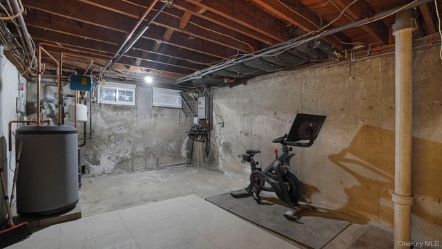 22 Marshall Lane, Westbury, NY 11590