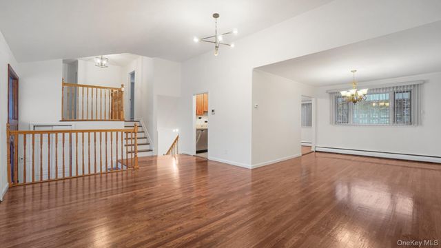 22 Marshall Lane, Westbury, NY 11590