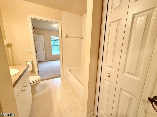 2800 41st ST SW, Lehigh Acres, FL 33976