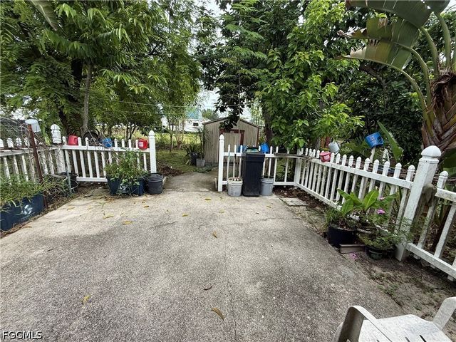 2800 41st ST SW, Lehigh Acres, FL 33976