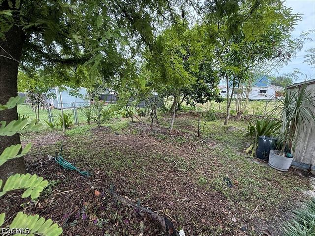 2800 41st ST SW, Lehigh Acres, FL 33976