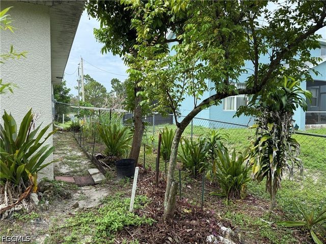 2800 41st ST SW, Lehigh Acres, FL 33976