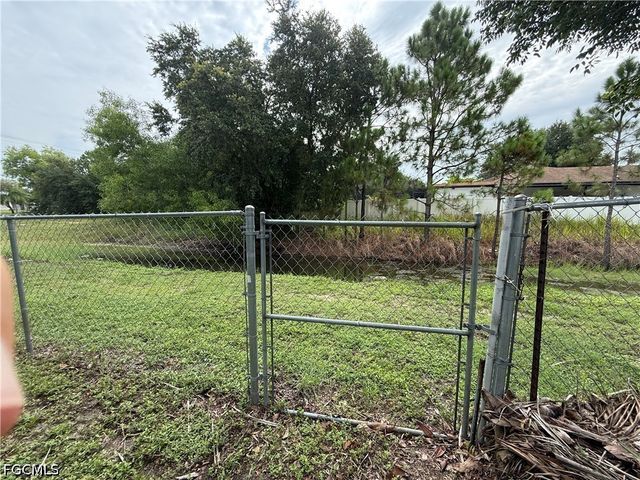 2800 41st ST SW, Lehigh Acres, FL 33976