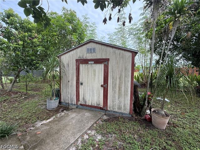 2800 41st ST SW, Lehigh Acres, FL 33976