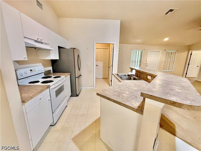 2800 41st ST SW, Lehigh Acres, FL 33976