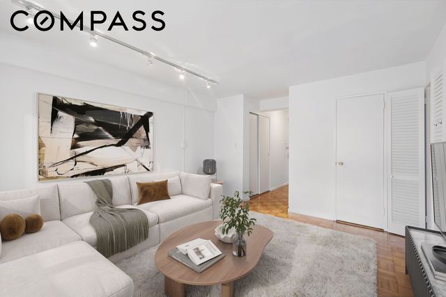240 E 55th St Apt 4A, New York City, NY 10022