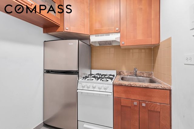 240 E 55th St Apt 4A, New York City, NY 10022