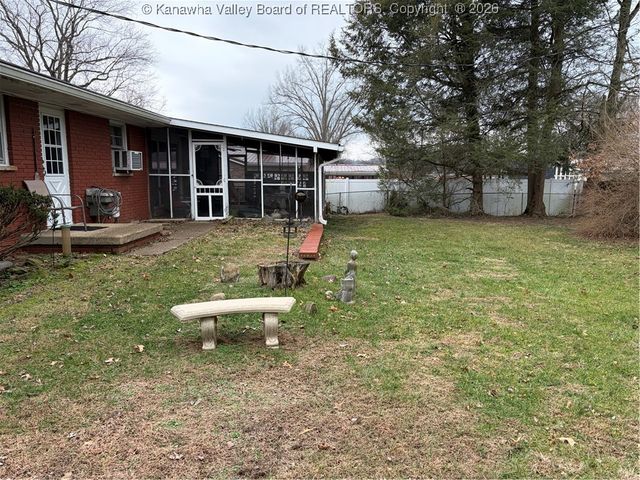 709 S Ritchie Avenue, Ravenswood, WV 26164