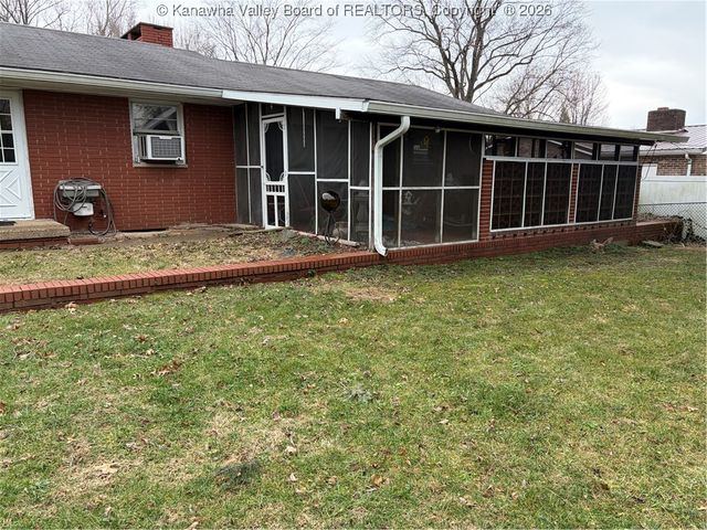 709 S Ritchie Avenue, Ravenswood, WV 26164