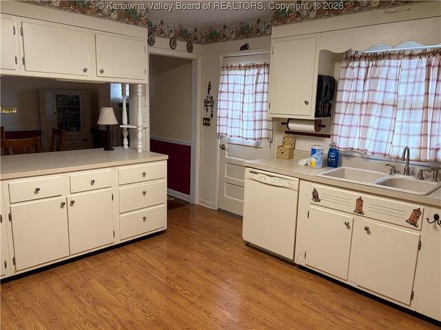 709 S Ritchie Avenue, Ravenswood, WV 26164