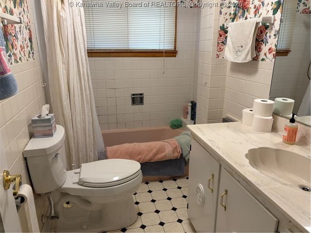 709 S Ritchie Avenue, Ravenswood, WV 26164