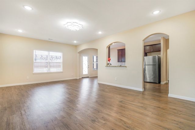 619 Excelsior Drive, Waxahachie, TX 75165