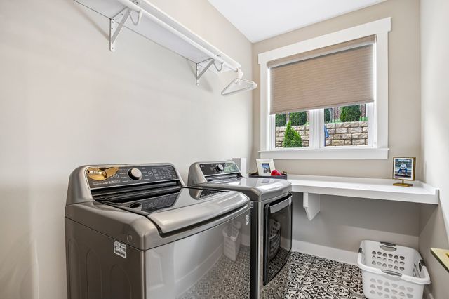 2033 Blackstone Dr, Hendersonville, TN 37075