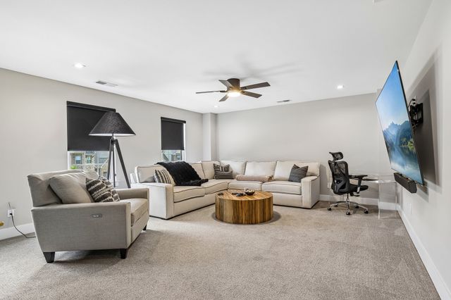 2033 Blackstone Dr, Hendersonville, TN 37075