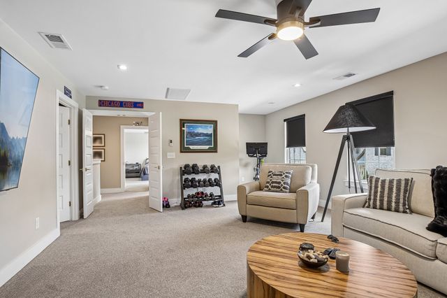 2033 Blackstone Dr, Hendersonville, TN 37075