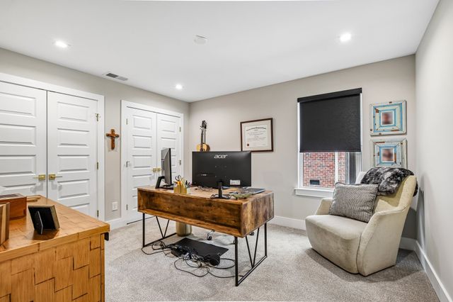 2033 Blackstone Dr, Hendersonville, TN 37075