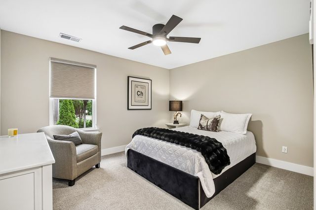 2033 Blackstone Dr, Hendersonville, TN 37075