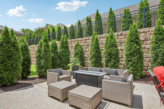 2033 Blackstone Dr, Hendersonville, TN 37075
