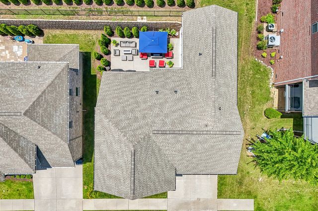 2033 Blackstone Dr, Hendersonville, TN 37075