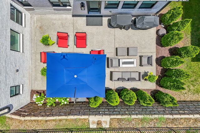 2033 Blackstone Dr, Hendersonville, TN 37075