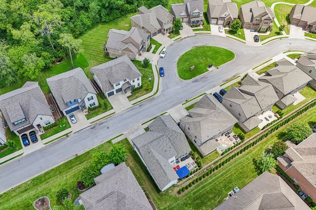 2033 Blackstone Dr, Hendersonville, TN 37075