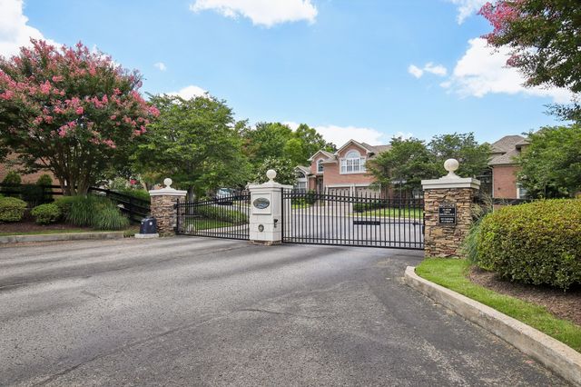 2033 Blackstone Dr, Hendersonville, TN 37075