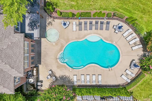 2033 Blackstone Dr, Hendersonville, TN 37075