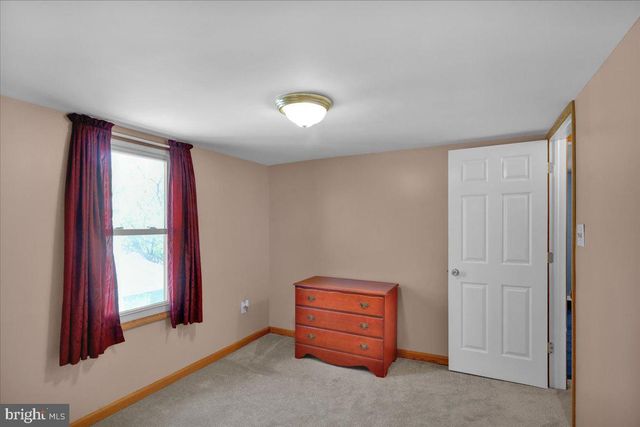 7 SEYFERT DR, Birdsboro, PA 19508