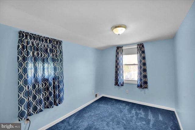 7 SEYFERT DR, Birdsboro, PA 19508