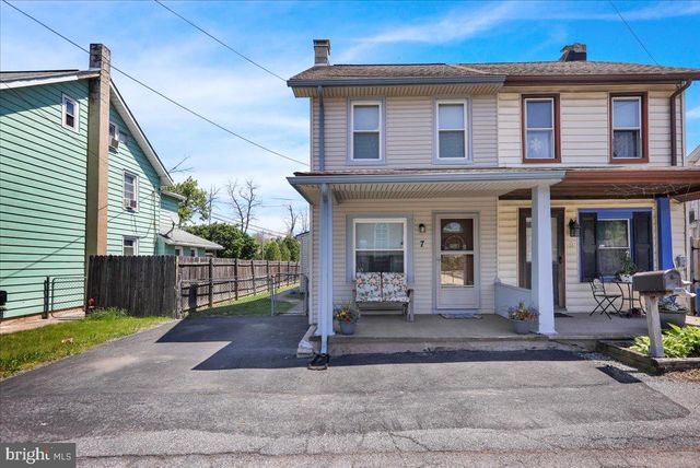 7 SEYFERT DR, Birdsboro, PA 19508