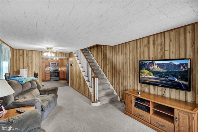 7 SEYFERT DR, Birdsboro, PA 19508