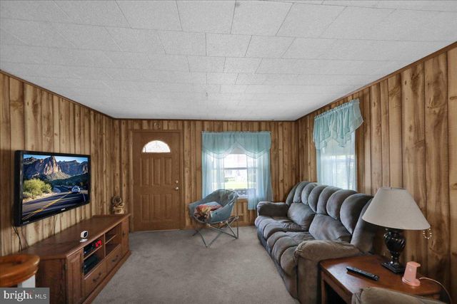 7 SEYFERT DR, Birdsboro, PA 19508