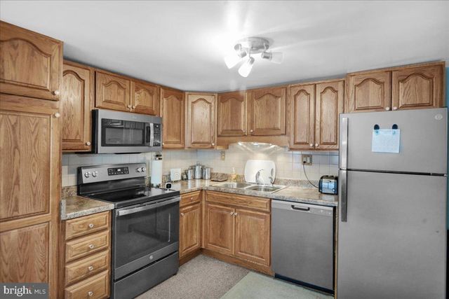 7 SEYFERT DR, Birdsboro, PA 19508