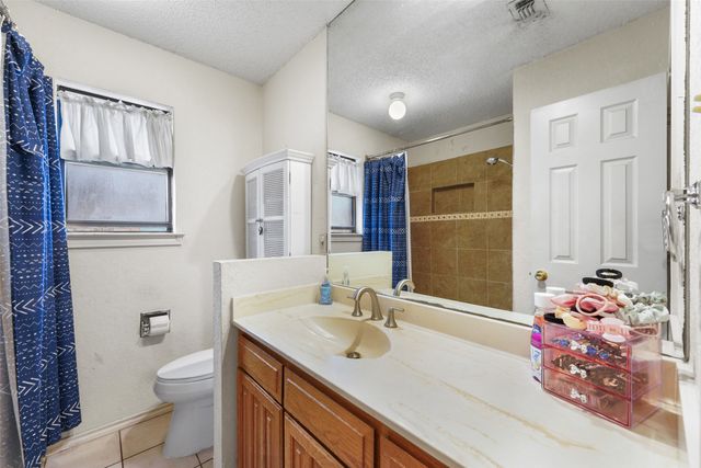 6117 Courtside Drive, Watauga, TX 76148