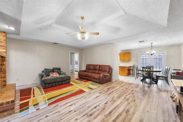 6117 Courtside Drive, Watauga, TX 76148