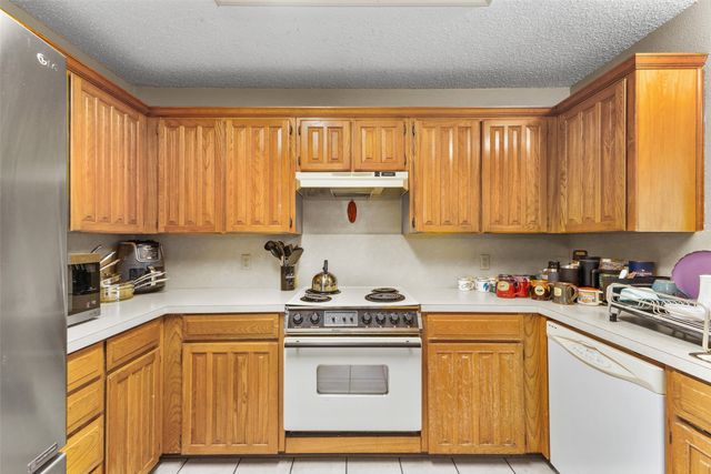 6117 Courtside Drive, Watauga, TX 76148