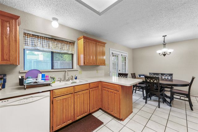 6117 Courtside Drive, Watauga, TX 76148